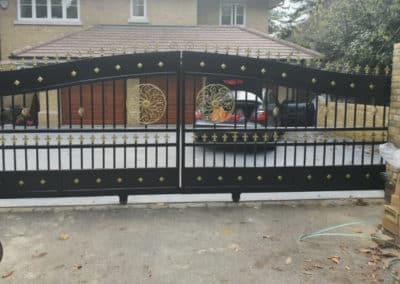 Bespoke metal gate